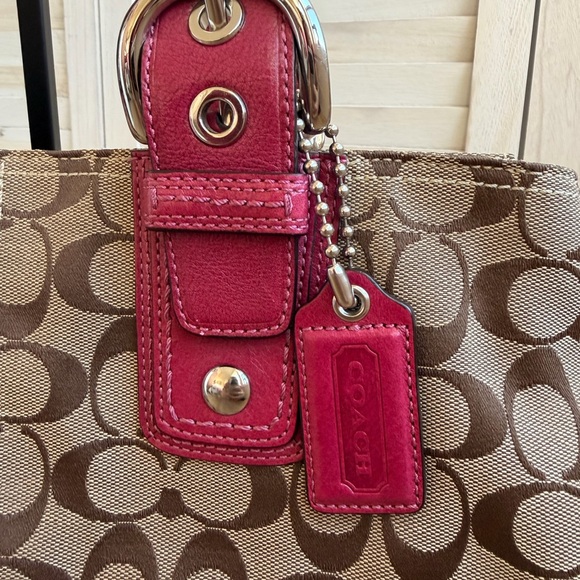 ❌SOLD❌ Coach Brown and Pink Signature Shoulder Bag - Picture 3 of 12
